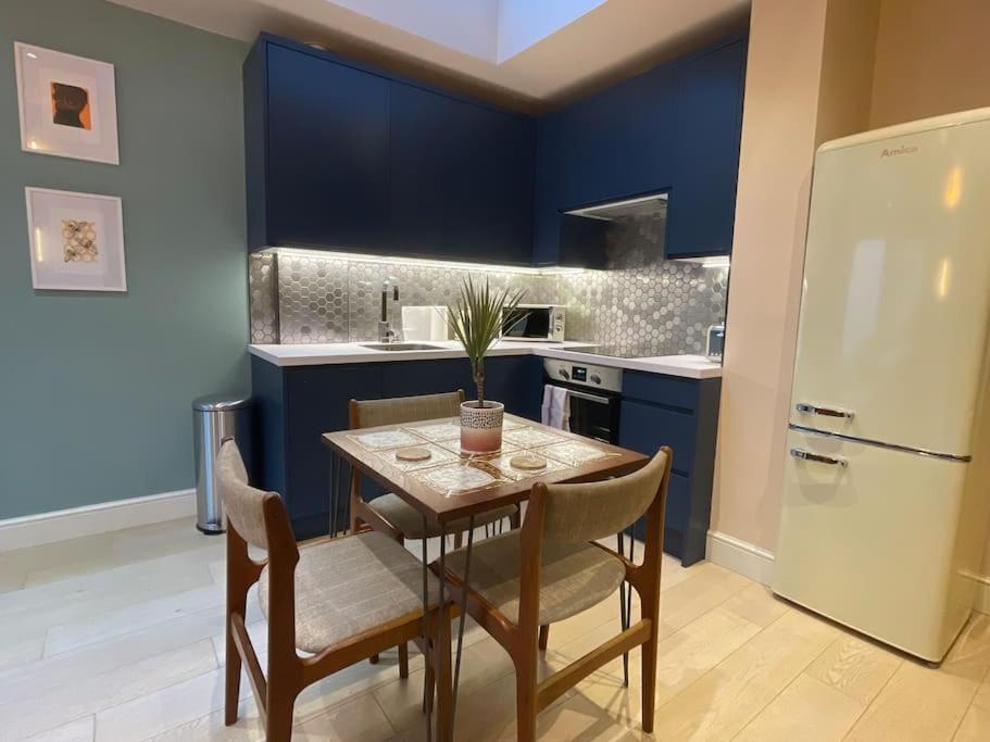 Pillow Menu! 1 Bed Garden Flat Finsbury Park Apartment
