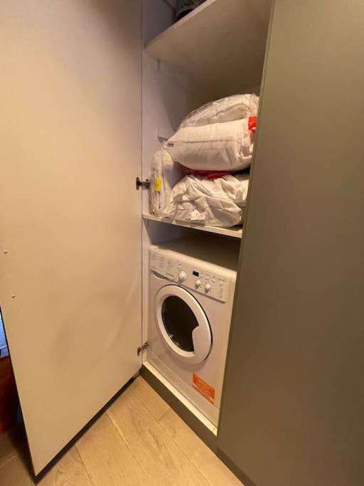 Pillow Menu! 1 Bed Garden Flat Finsbury Park * Londres